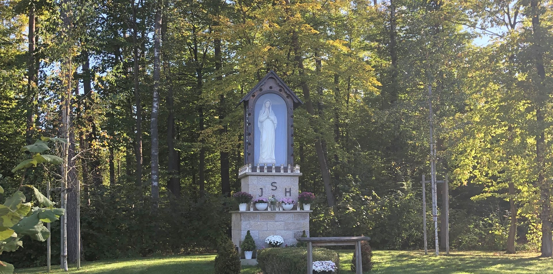 Marienschrein am Birkenwäldchen der Gebetsstätte Heroldsbach